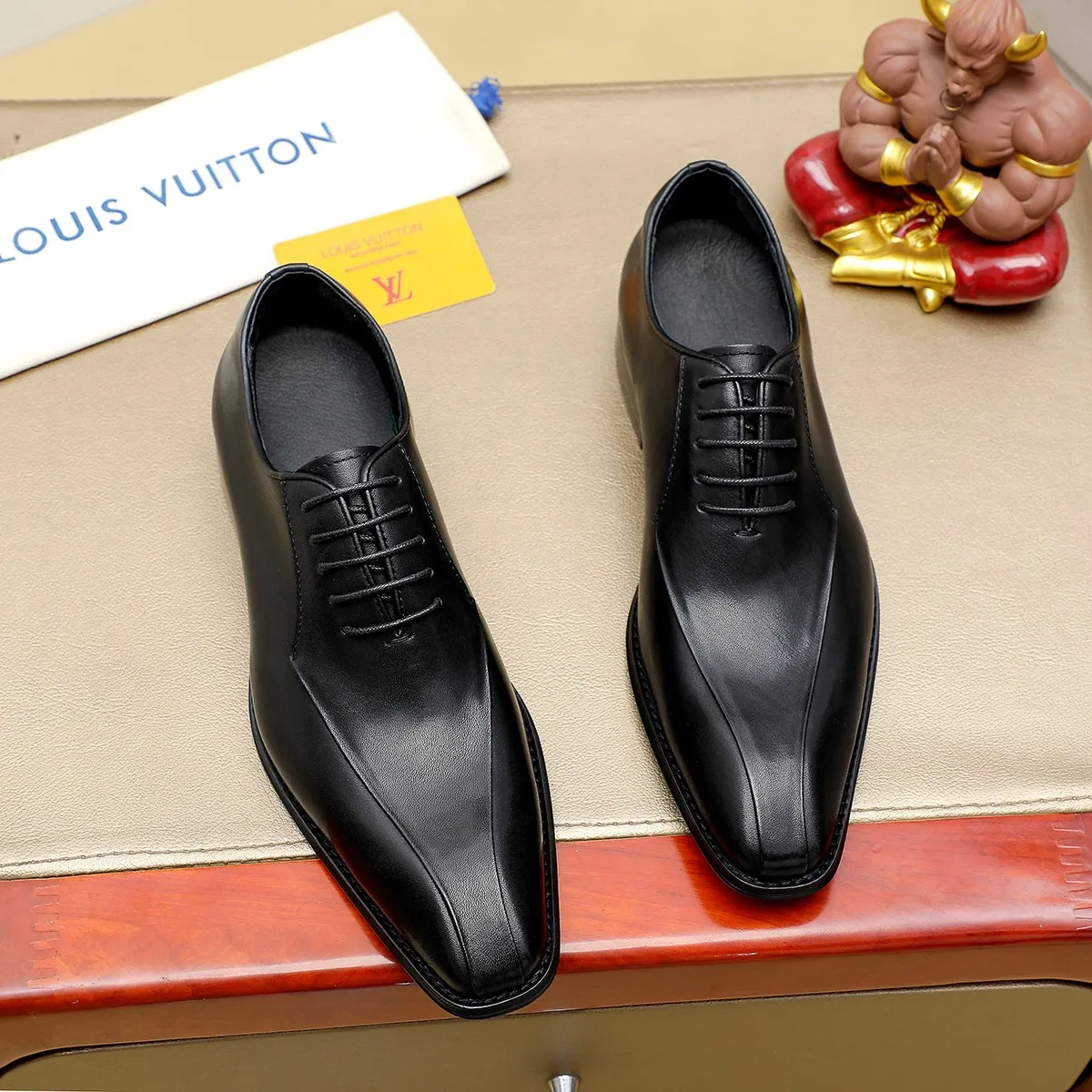 Men's shoes 💰580 💰 Louis Vuitton LV ® Autumn and Winter 🆕 models 🔛Full shoe counter First layer cowhide, 🐂Leather lined casual shoes for men, super soft outsole, essential for driving. Counter synchronization Original first layer cowhide Completely 1:1 mold customization 🌹Top version, 2 colors optional! Number: 38-45 (37.46. Customized)